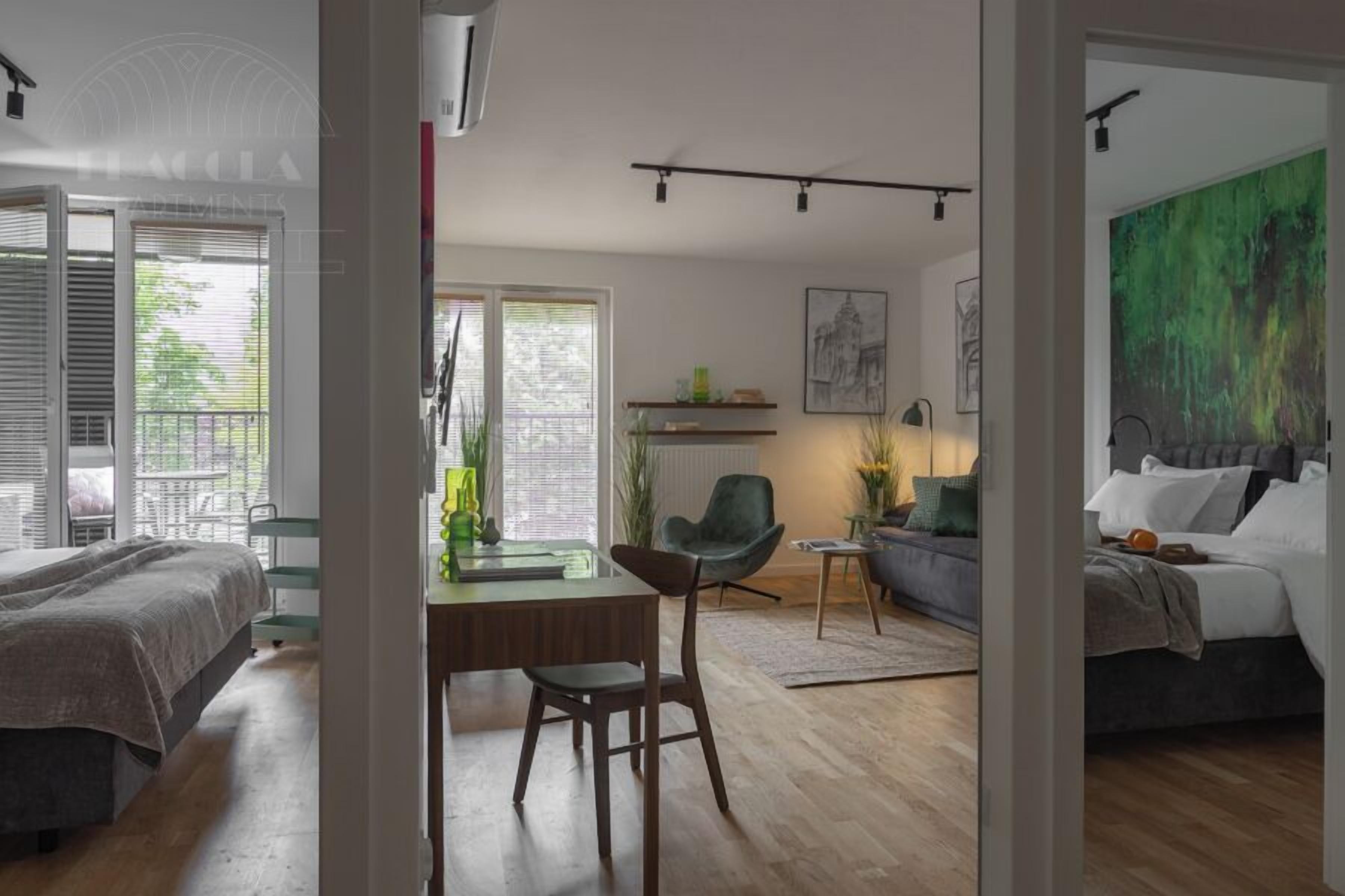 Comfort Apartment, 1 Queen Bed with Sofa bed | Desk, laptop workspace, iron/ironing board, free WiFi