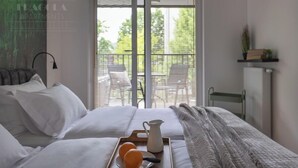 Leilighet – comfort, 1 queensize-seng med sovesofa | Skrivebord, skrivebord for bærbar PC og strykejern/-brett