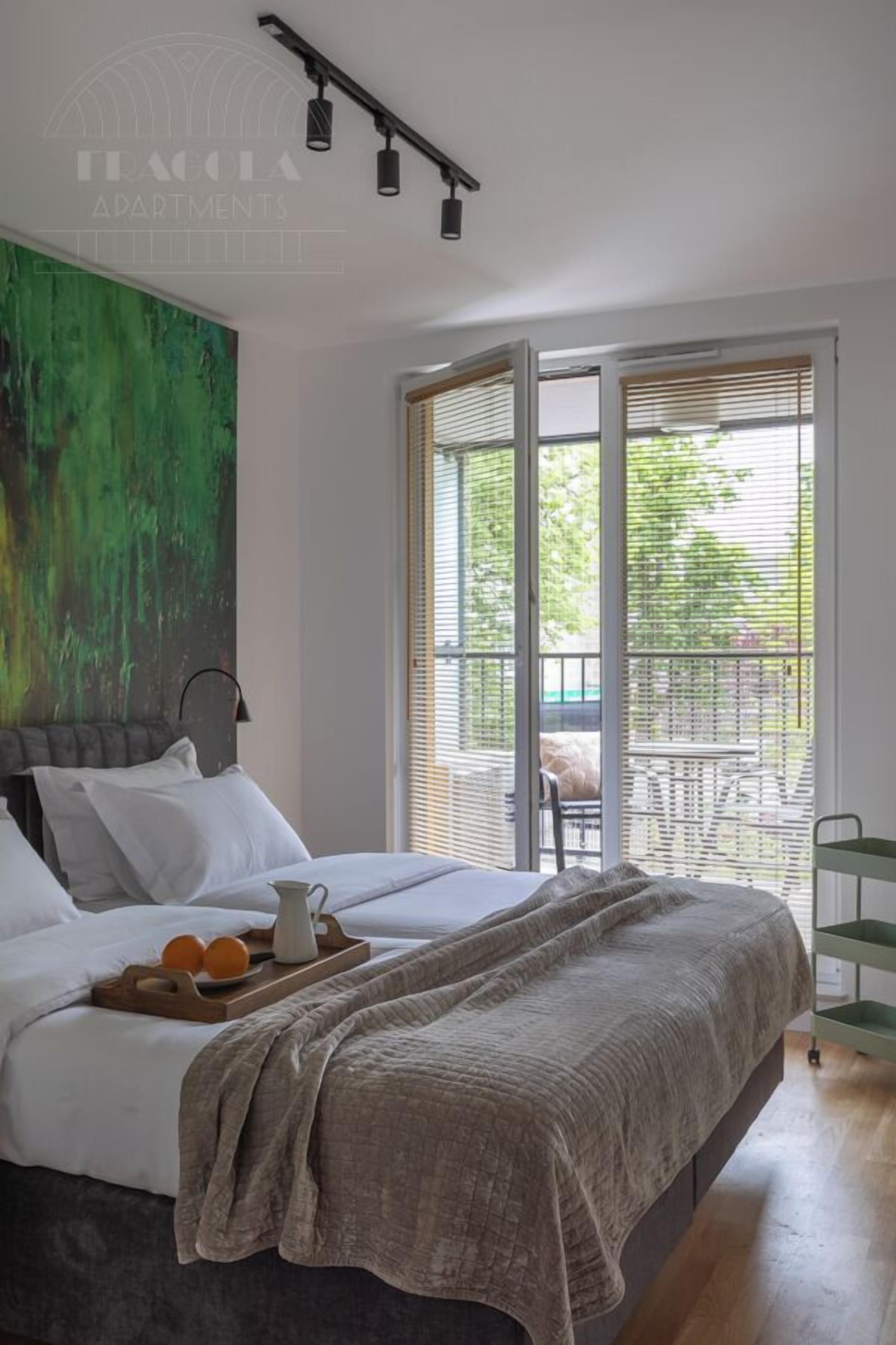 Comfort Apartment, 1 Queen Bed with Sofa bed | Desk, laptop workspace, iron/ironing board, free WiFi