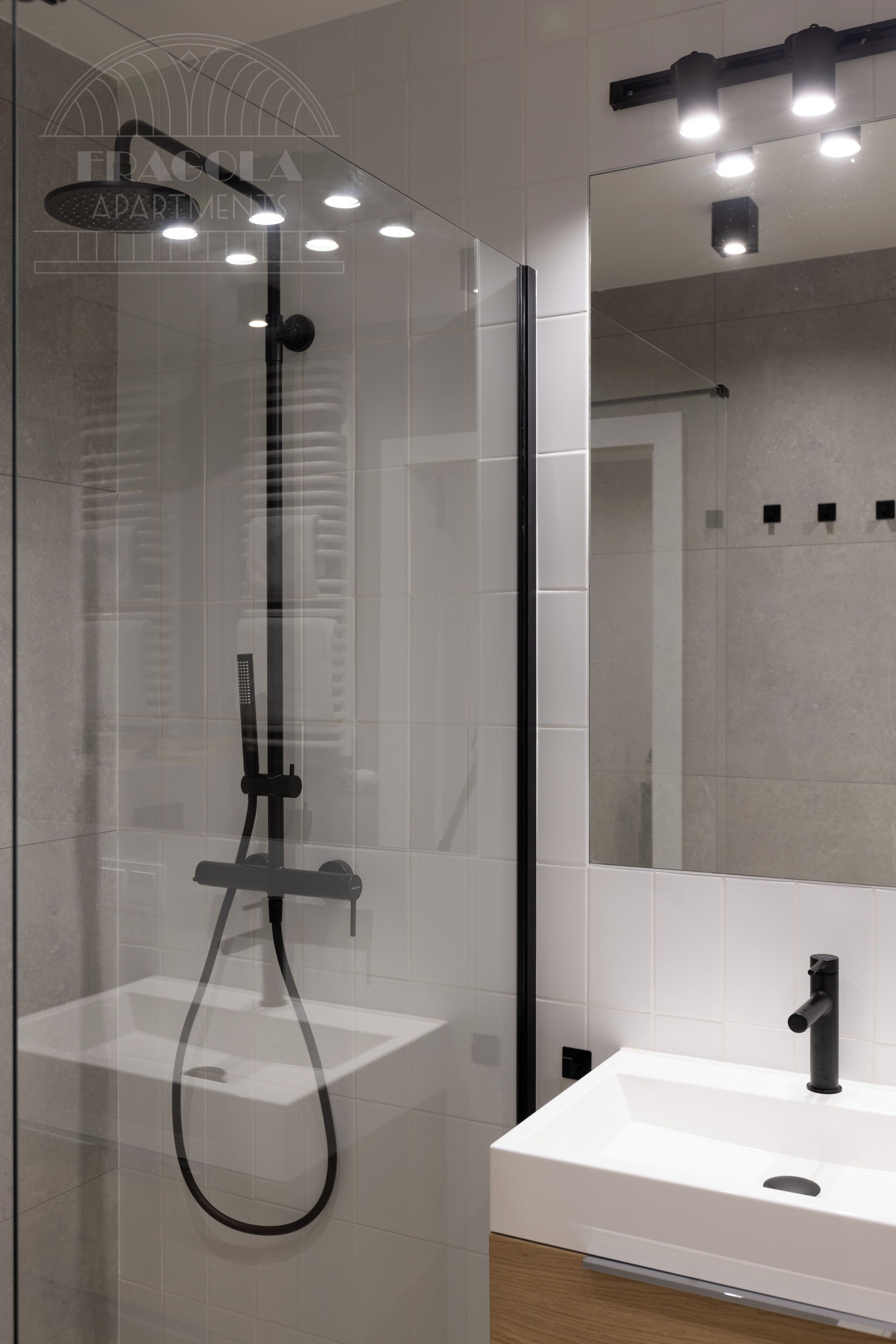 Comfort Apartment, 1 Queen Bed with Sofa bed | Bathroom | Shower, free toiletries, hair dryer, towels