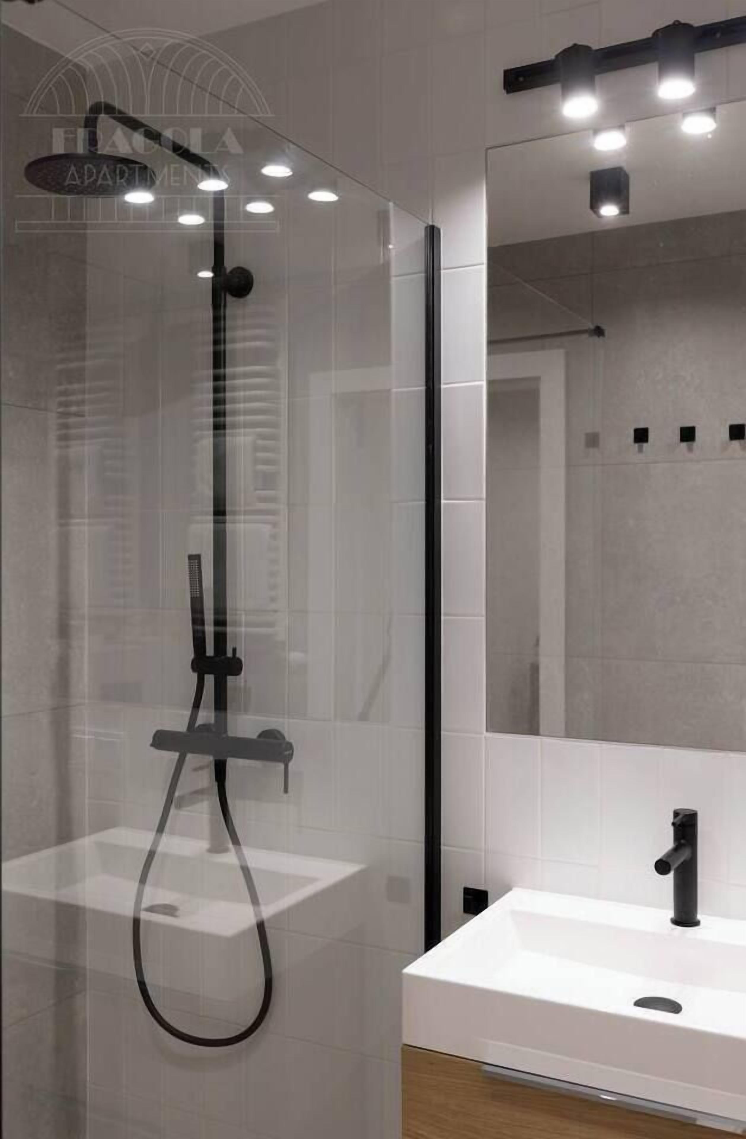 Classic Studio Suite | Bathroom