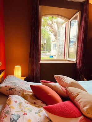 7 makuuhuonetta, silitysrauta/-lauta, ilmainen Wi-Fi, vuodevaatteet