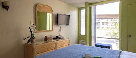 Iron/ironing board, internet, bed sheets