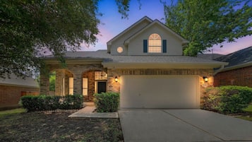 House, 4 Bedrooms | Exterior