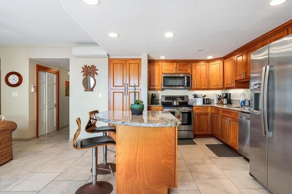 Condo, 2 Bedrooms | Private kitchen | Fridge, oven, coffee/tea maker, toaster - Big Island Kona Plaza 301 2 Bedroom Condo (Kailua-Kona)