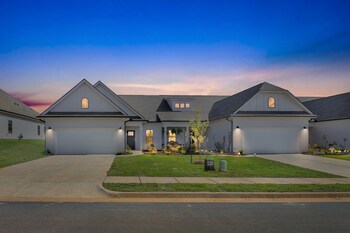 Modern Nest - Huntsville Hideaway 3 Bedroom Home