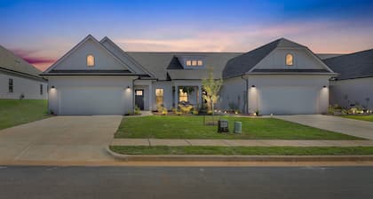 Modern Nest - Huntsville Hideaway 3 Bedroom Home