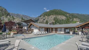 Condo, 1 Bedroom | Kolam renang | Kolam dipanaskan