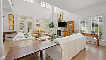 House, 5 Bedrooms | Interior