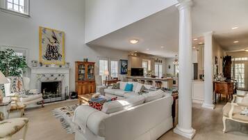 House, 5 Bedrooms | Living area