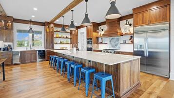 House, Multiple Bedrooms | Private kitchen | Fridge, oven, coffee/tea maker, toaster