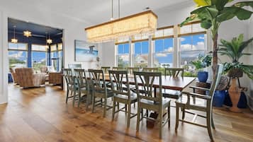 House, Multiple Bedrooms | Tempat makan