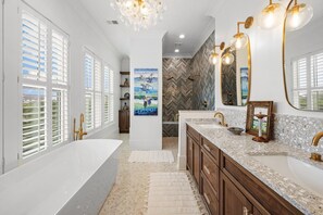 House, Multiple Bedrooms | Bathroom | Towels - Cornfed Pelican 9 Bedroom Home (Georgetown)