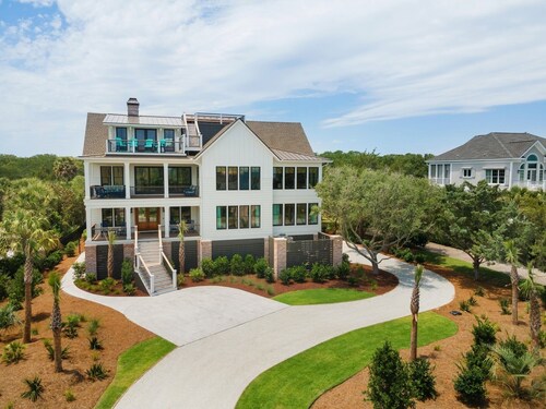 Cornfed Pelican 9 Bedroom Home