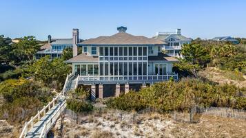 House, 5 Bedrooms | Exterior