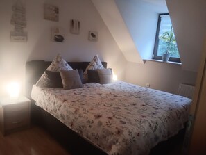 5 makuuhuonetta, vauvan matkasänky, Wi-Fi, vuodevaatteet