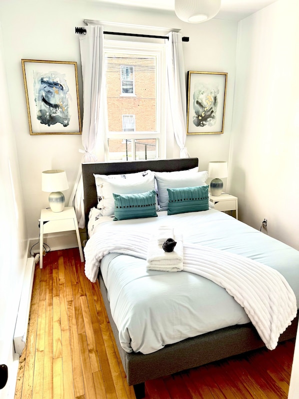 3 bedrooms, iron/ironing board, WiFi, bed sheets