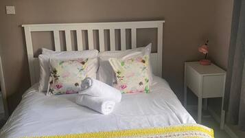 House | 4 bedrooms, iron/ironing board, free WiFi, bed sheets