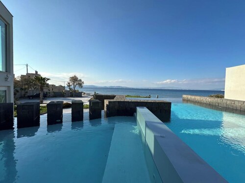 Horizon Luxury Seafront Villa