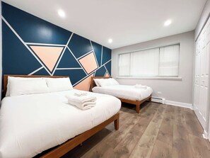 2 bedrooms, desk, iron/ironing board, WiFi