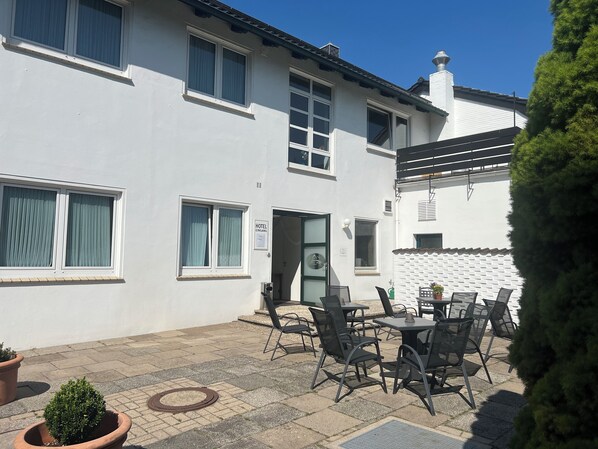 Terrace/patio - Hotel Bremer Kreuz (Achim)