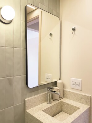 Departamento | Baño | Regadera, toallas, jabón, shampoo 