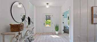 GameDaze - New 4/3.5 Bedroom House only 5 min  to LakePoint - Sleeps 14