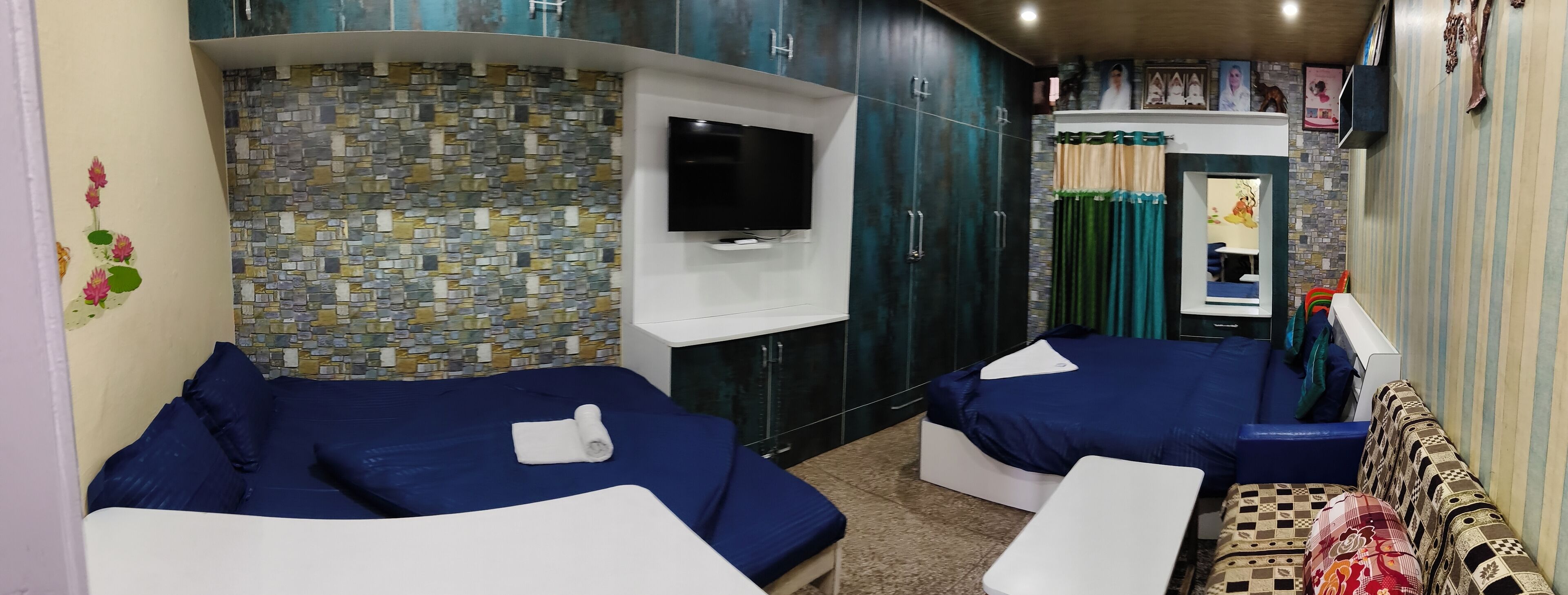 6 bedrooms, desk, WiFi, bed sheets