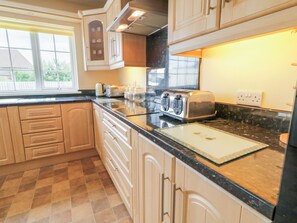 Cookware/dishes/utensils