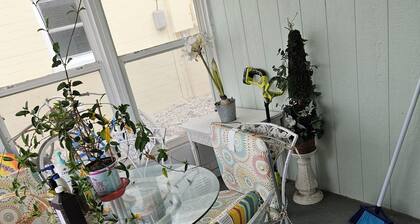 2-bedroom furnished apartment, 5 minutes from Ormond Beach