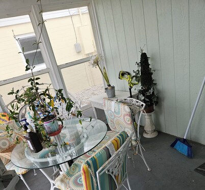 2-bedroom furnished apartment, 5 minutes from Ormond Beach