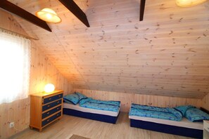 1 bedroom, iron/ironing board, travel cot, free WiFi