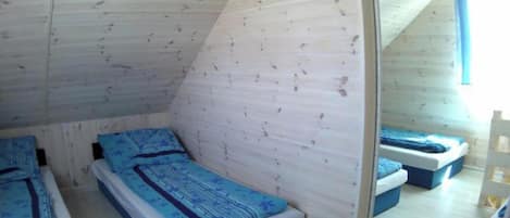 2 bedrooms, iron/ironing board, travel crib, WiFi (free)