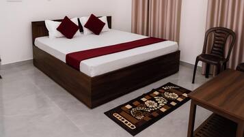 Deluxe Double Room | Desk, laptop workspace, free WiFi