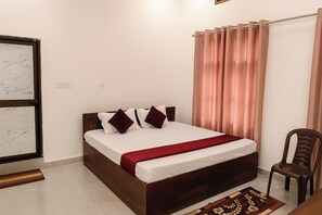 Deluxe Double Room | Desk, laptop workspace, free WiFi
