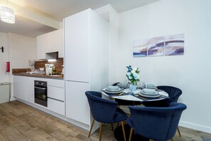 Dining - Apartment in Wembley (Wembley)