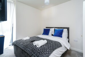 1 makuuhuone, silitysrauta/-lauta, internet, vuodevaatteet