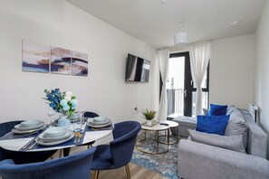 TV - Apartment in Wembley (Wembley)