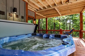 Outdoor spa tub - Olivers Modern Twist- Cherry Log GA (Cherry Log)
