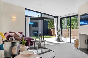 Télévision, cheminée