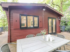 Outdoor dining - Serenity (Windermere)