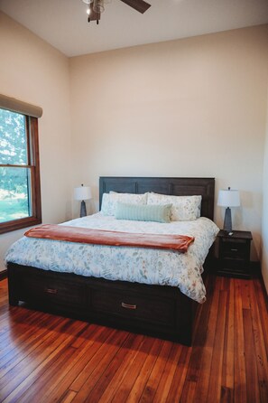 2 chambres, fer et planche à repasser, Wi-Fi gratuit, draps fournis