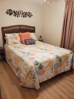 4 bedrooms, desk, iron/ironing board, free WiFi