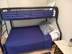 4 Schlafzimmer, Schreibtisch, Bügeleisen/Bügelbrett, kostenloses WLAN