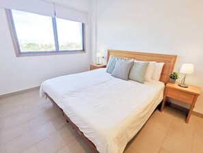 Iron/ironing board, free WiFi, bed sheets