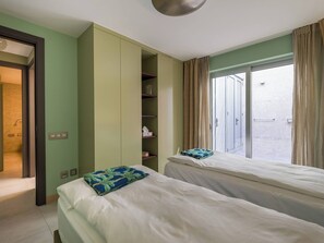 2 bedrooms, iron/ironing board, free WiFi, bed sheets
