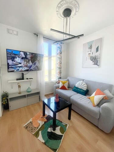 Furnished studio in the city center, place morny