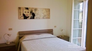 2 sovrum och strykjärn/strykbräda