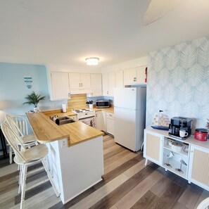 Fridge, microwave, oven, stovetop - Oceanfront+Pool, Walk to Boardwalk, Pet Friendly, 1st Floor, Direct Beach Access (Carolina Beach)