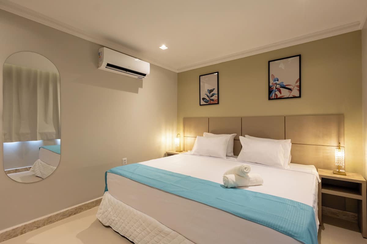 Double Room, 1 Katil Raja (King) | 1 bilik tidur, peti besi dalam bilik, ruang kerja komputer riba